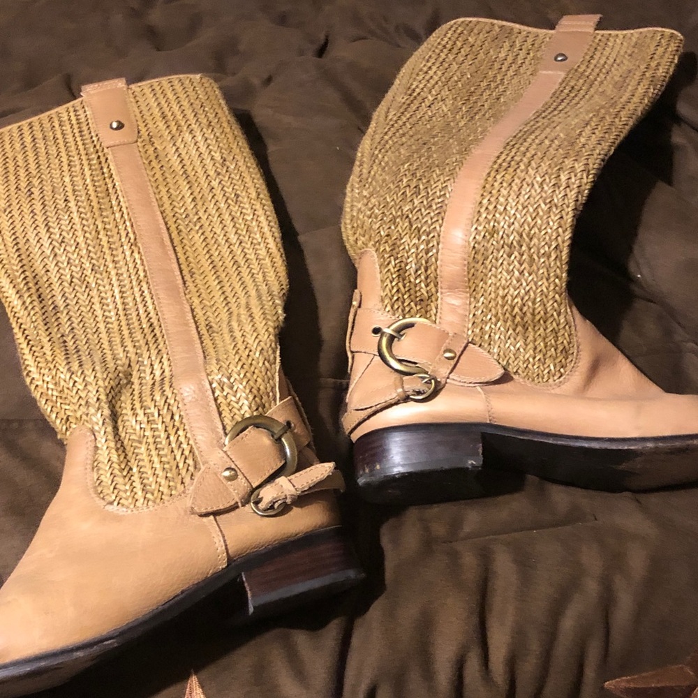 Slip on boots in size 7